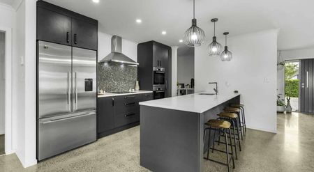 Welcome to executive living in the heart of St Kilda - Photo 2