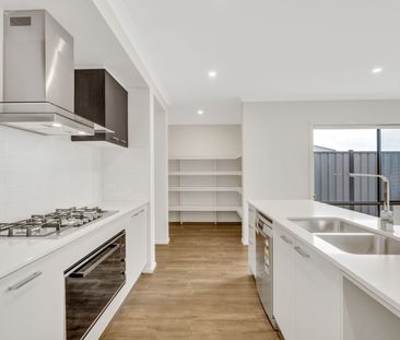 Lovely Residence In A Thriving Estate.. - Photo 1