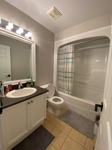 Three bedroom detached home for rent Bowmanville - Photo 2