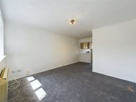 FlatApartment to rent in Maple Close, Hardwicke, Gloucester, GL2 - Photo 2