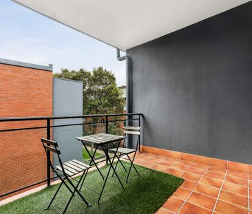 Large and bright one bedroom apartment with parking - Various Furni... - Photo 2