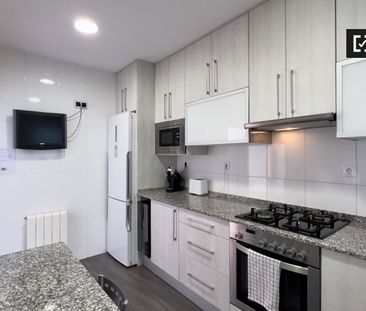 4 room luxury Flat for rent in L'Hospitalet de Llobregat, Spain - Photo 2