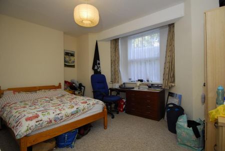 3 bedroom flat to rent - Photo 2