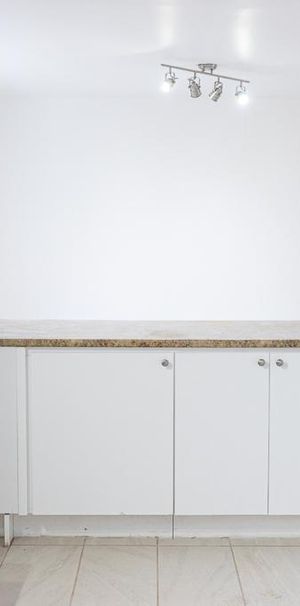 Beau 5 et demi MONTCALM 1550$ CHAUFFÉ STATIONNEMENT INCLUS - Photo 1