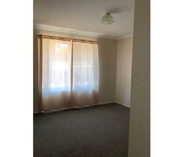 3 BEDROOM DUPLEX CLOSE TO TOWN!! - Photo 2