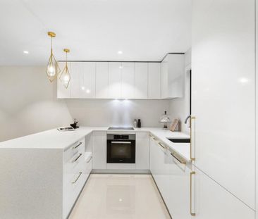 Modern two-bedroom townhouse in Freemans Bay - Photo 1