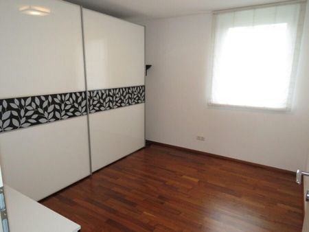 Großzügige helle Vier-Zimmer-Penthouse-Wohnung, mit großer Sonnenterrasse und zwei Bädern in Feldkirch - Photo 4