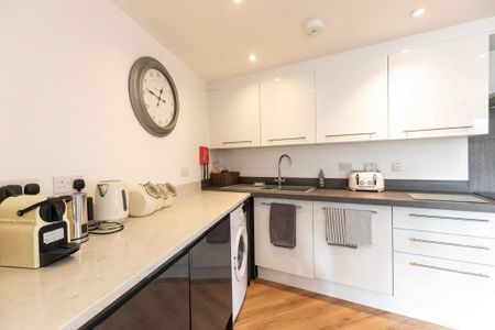 2 bedroom semi-detached house to rent - Photo 5