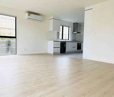 Near new family home located in Torbay - Photo 2