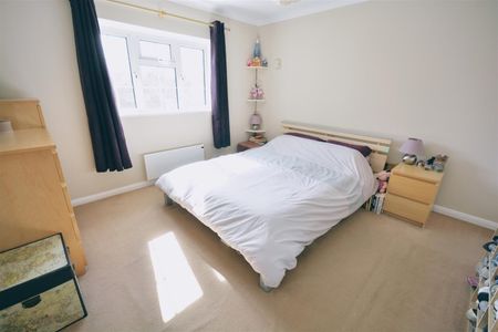 Ebbisham Court Dorking Road, Epsom, Surrey, KT18 7NN - Photo 3