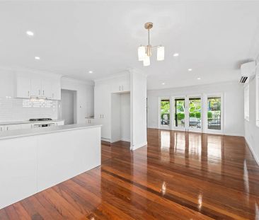 “Inviting, modern, and easy-care living” - Photo 3