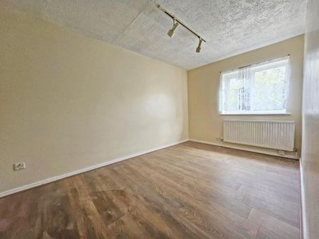 2 bedroom end of terrace house to rent - Photo 2