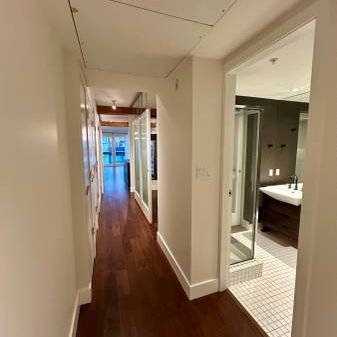 Beautiful 2 Bed / 2 Bath Newly Renovated Apartment - Photo 3