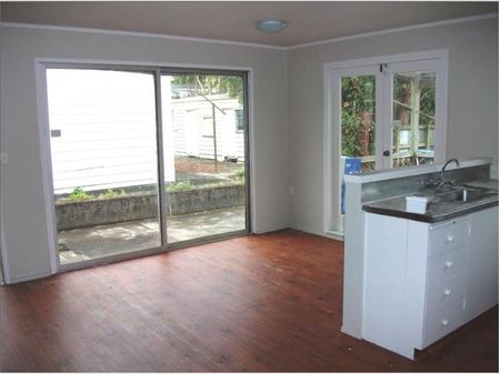 Spacious Four bedroom home in the heart of Epsom - Photo 3