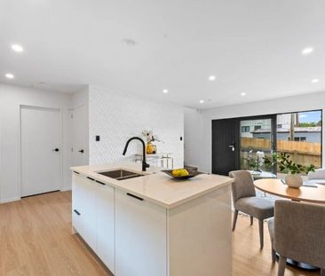 Modern 4BR Townhouse in Mt Wellington - Photo 1