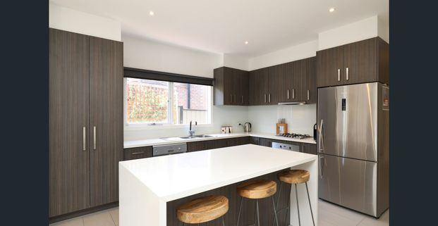 Rare opportunity to secure an amazing property - Photo 1