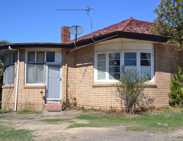 Conveniently Located - Photo 1