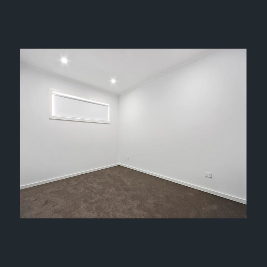 Contemporary Comfort in a Private Family Friendly Estate - Photo 1