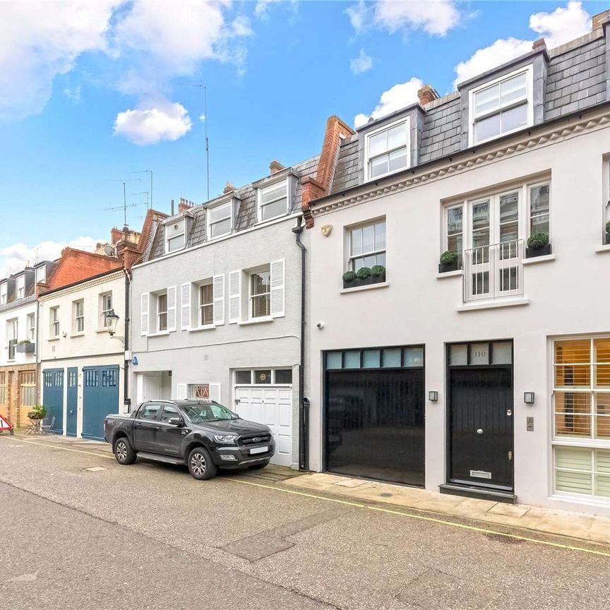 A brilliant Mews house in this prestigious Knightsbridge location which has been recently re-modelled and entirely re-designed behind the original façade. - Photo 1