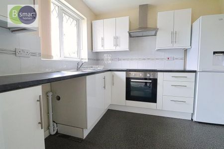 2 bedroom semi-detached bungalow to rent - Photo 4