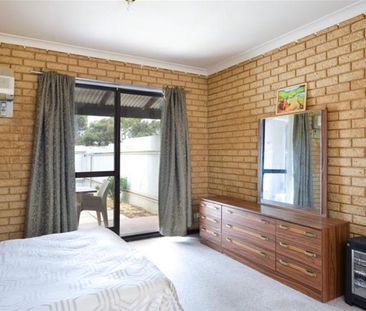 Fully Furnished Small & Easy to maintain Unit! - Photo 2