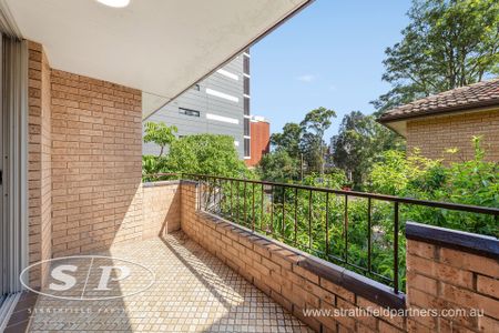 Top Floor Apartment! - Photo 4