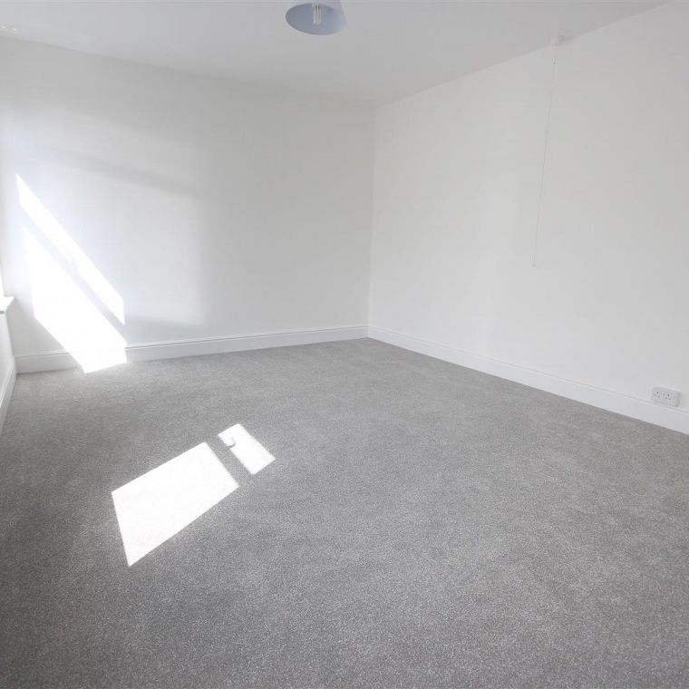 3 Bedroom House - Terraced To Let - Photo 1