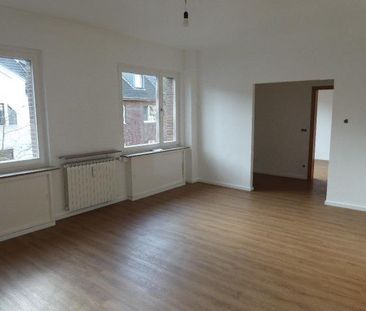 EXKLUSIV TOTALSANIERT GROßES WOHNZIMMER NEUES DUSCHBAD NEUER VINYLB... - Photo 2