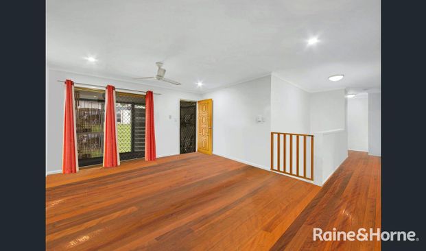 Three bedroom home in the city centre! - Photo 1