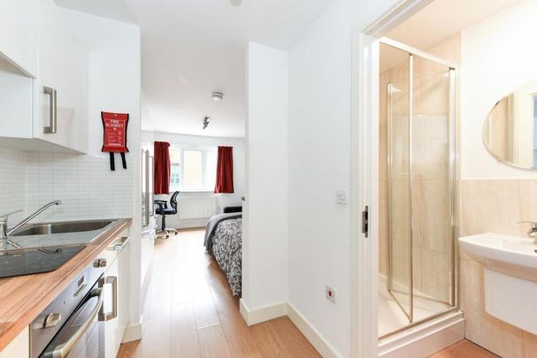 1 bedroom in a flat share to rent - Photo 1