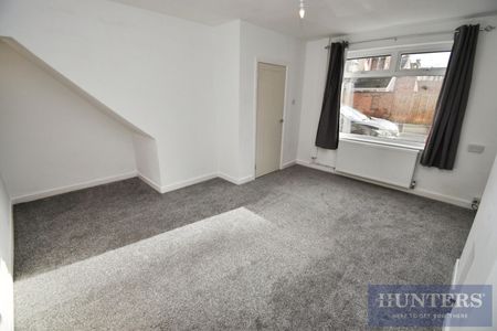 3 bedroom House To Let Total Size: 905 SQ FT - Photo 5
