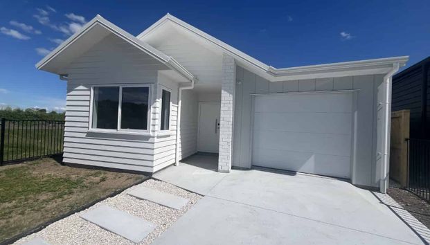 Brand-new stylish four bedroom - Photo 1