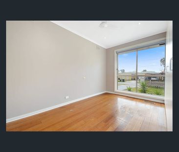 1/10 Koonalda Grove, Dandenong North, Vic 3175 - Photo 4