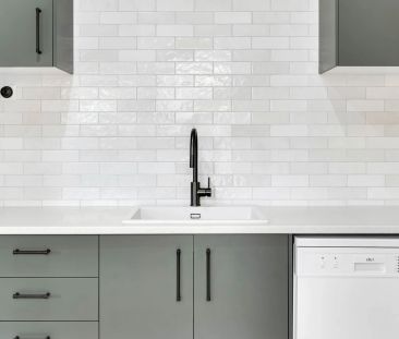 IMMACULATELY PRESENTED - GREAT POSITION - Photo 1