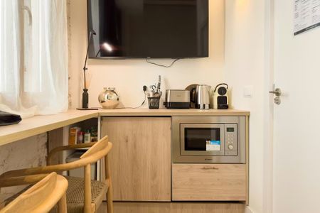 Carrer dEn Giralt el Pellicer, Barcelona, Catalonia 08003 - Photo 3