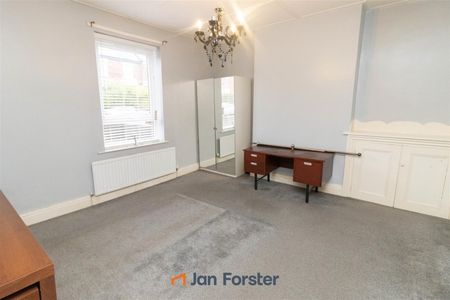2 Bedroom Flat - Ground Floor - Photo 4