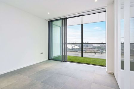 This outstanding three-bedroom apartment is set within the prestigious Dollar Bay development, perfectly positioned on the edge of South Quay Dock in Canary Wharf. - Photo 2