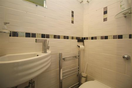 4 bedroom semi-detached house to rent - Photo 4