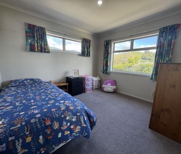 Perfect Family Home in Prime Stoke Location - Photo 2