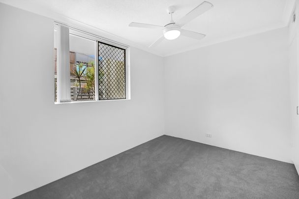 Unit 2/119 Albatross Avenue - Photo 1