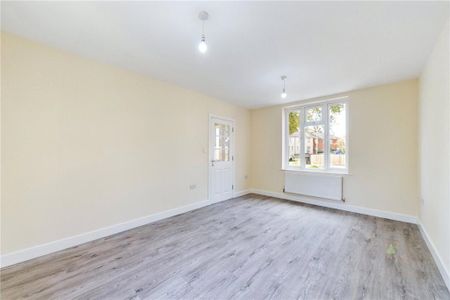 3 bedroom end of terrace house to rent - Photo 2