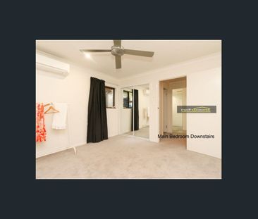 DUAL LIVING POSSIBILITY- 2 kitchens, 4 bedrooms, 3 bathrooms - Photo 5