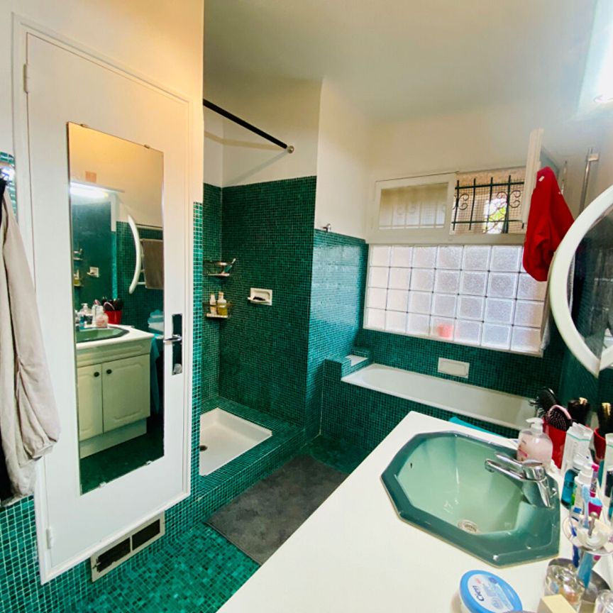 Rez de chaussée de villa T4, 119 M2 avec beau terrain, terrasse dans un endroit calme, - Photo 1