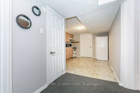 Detached Home For Lease | X8128974 - Photo 5