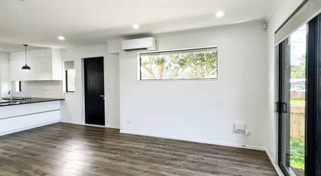 Near-New 3-Bed, 2-Bath Townhouse - Mt Roskill - Photo 3