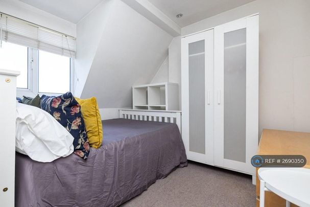 1 bedroom in a flat share to rent - Photo 1