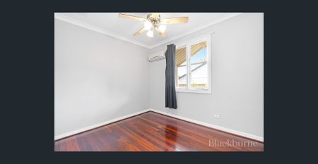 THREE BEDROOM FAMILY HOME - Photo 3