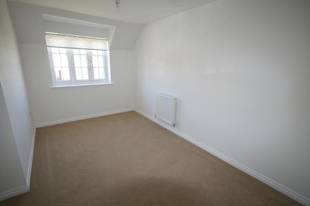 3 bedroom semi-detached house to rent - Photo 5