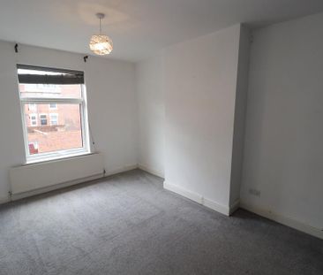 3 bedroom end of terrace house to rent - Photo 5