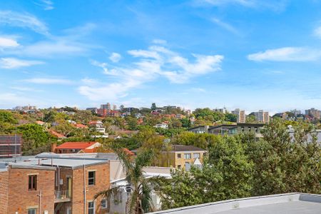 Split Level Apartment in Central Bondi - Photo 2